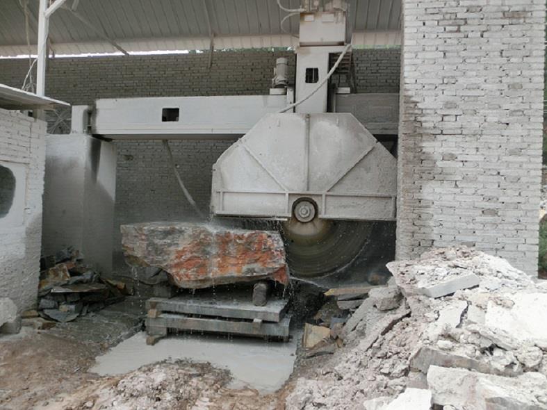 數(shù)控石材雕刻機(jī)具有哪些優(yōu)勢(shì)呢？